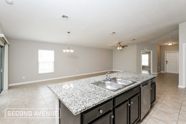 Building Photo - 1312 Vancouver Ave SE