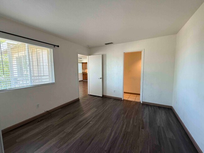 Building Photo - 5609 Odea Dr