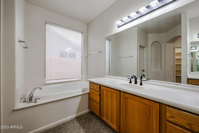 Building Photo - 4603 W Villa Linda Dr