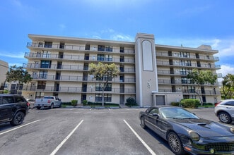 Building Photo - 3 Royal Palm Way