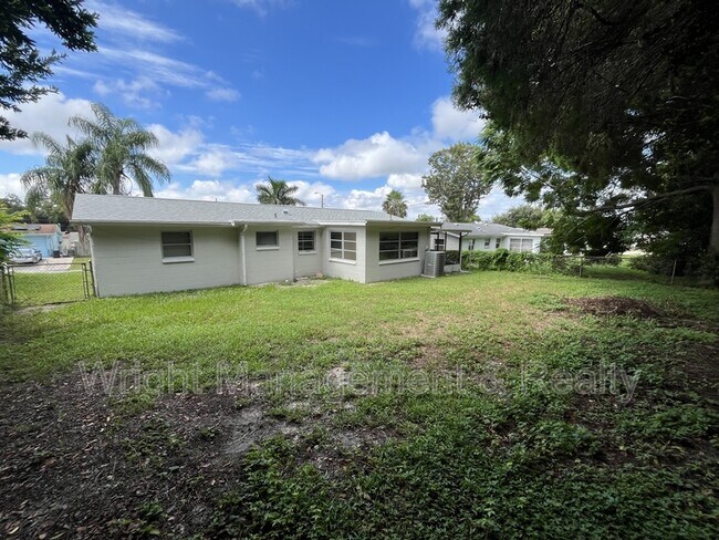 Building Photo - 5033 Farley Dr