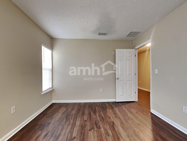 Building Photo - 11673 Brian Lakes Dr