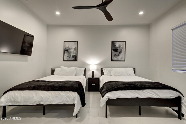 Building Photo - 6401 E Larkspur Dr