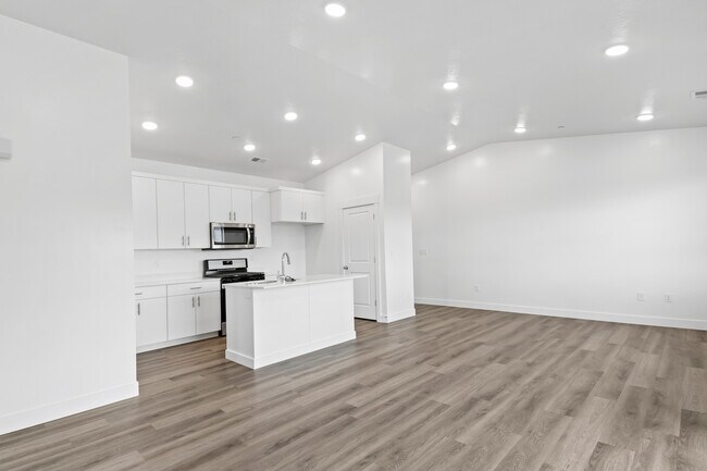 Building Photo - 5801 S Garnet Dr