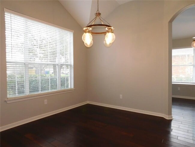 Building Photo - 651 Columbine Ave