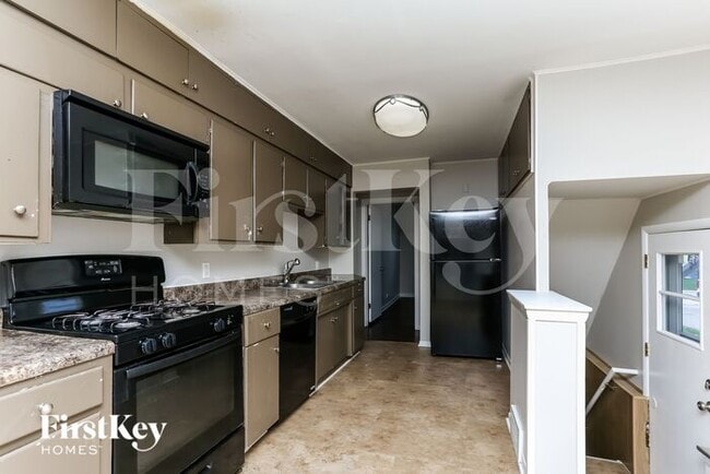 Building Photo - 6667 Glenview Dr