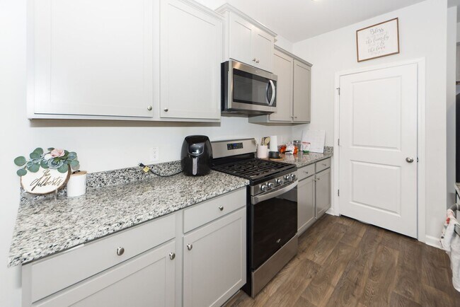 Building Photo - 3 Bedroom 2 Bath Home in Cane Bay Plantation - Summerville