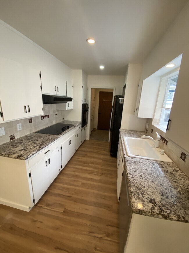 Building Photo - 1431 Rancho Way