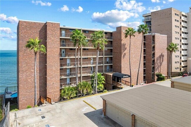 Building Photo - 4334 Ocean Dr