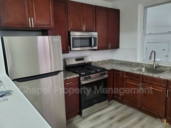 Building Photo - 118 S 57th St