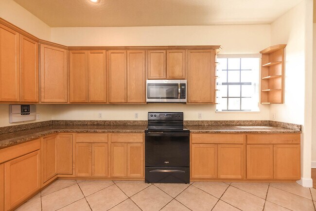 Building Photo - 4068 Gardenwood Cir