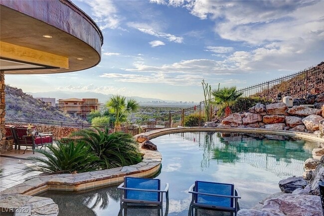 Building Photo - 1608 Liege Dr