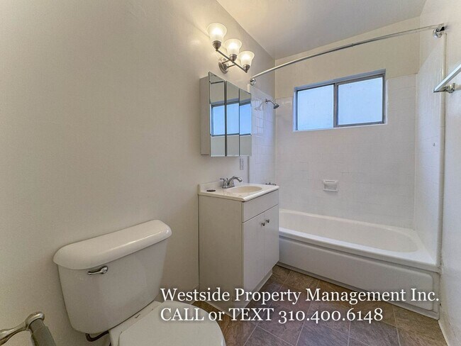 Building Photo - 1627 S Bundy Dr