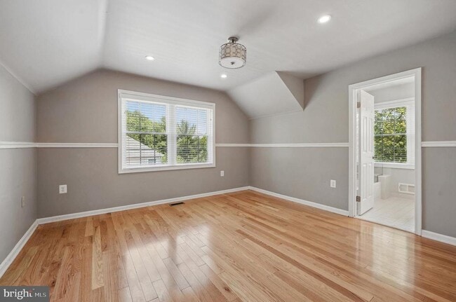 Building Photo - 9913 Rosewood Hill Cir