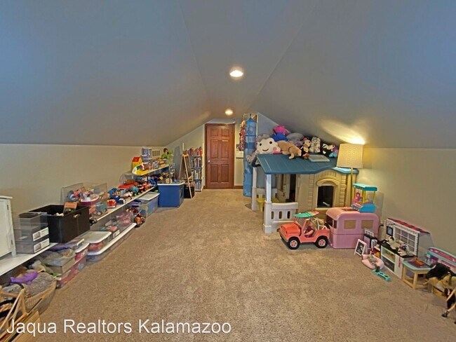 Building Photo - 4 br, 3.5 bath House - 7270 Owen Drive