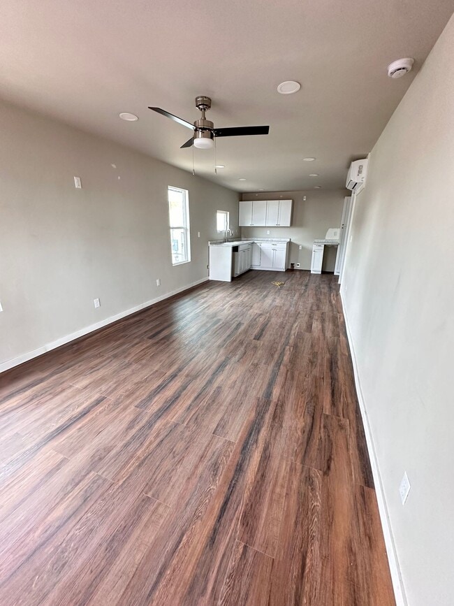 Building Photo - Newly Remodeled Duplex