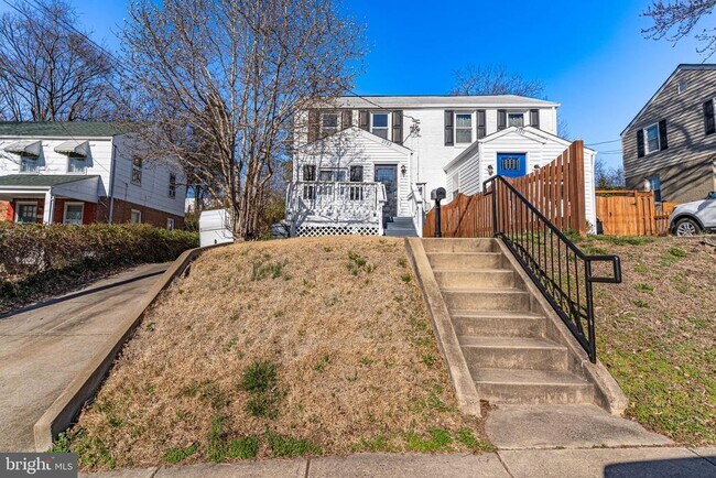 Building Photo - 2722 Jefferson Dr
