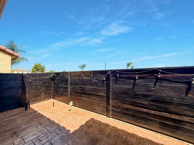 Building Photo - Spacious 4BR/3BA Home in Ocean View Hills