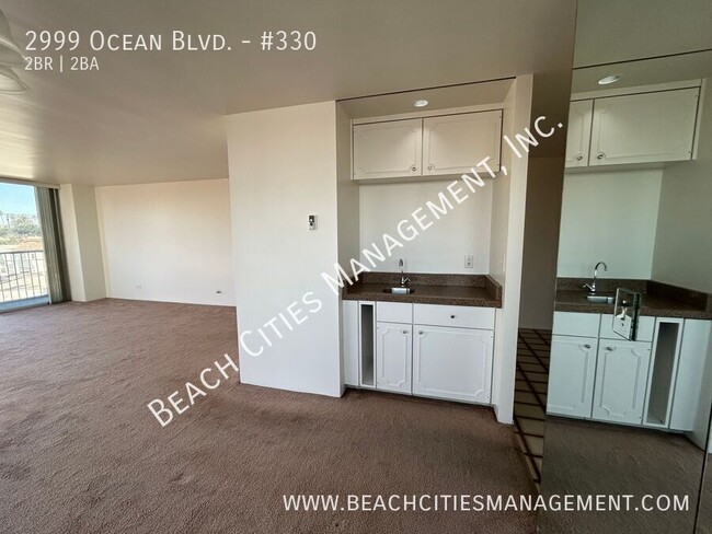 Building Photo - Large, Pet-Friendly Condo with Ocean Views...