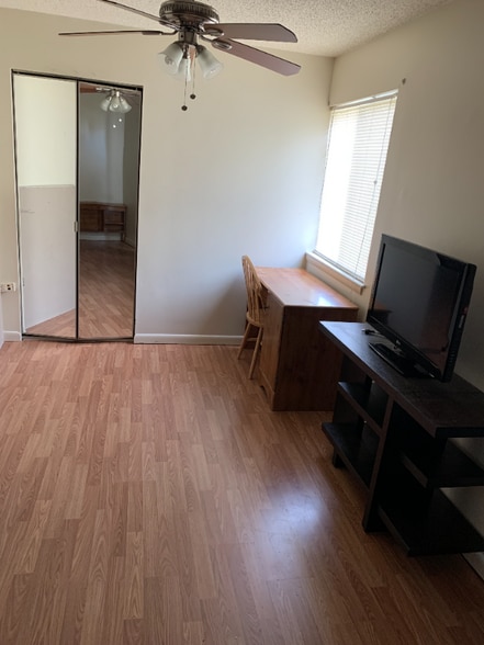 Building Photo - 1390 Hunters Rd