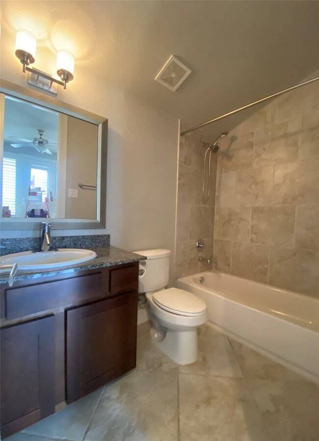 Building Photo - 115 E 2nd St