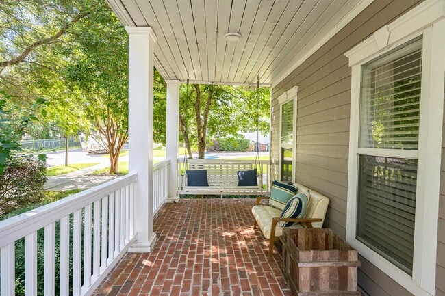 Building Photo - 3156 Iberville Way