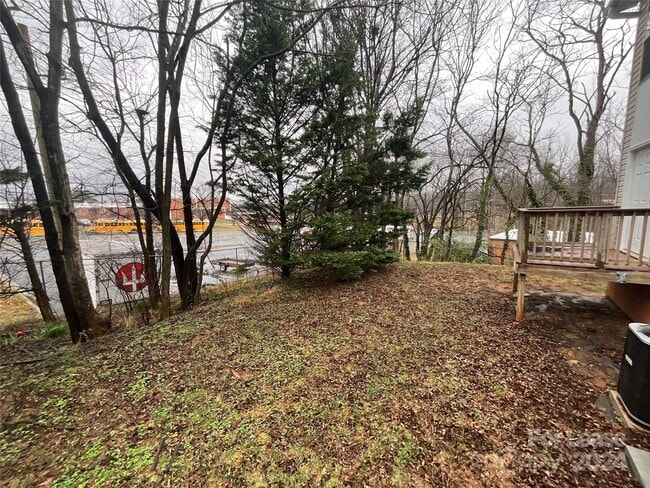 Building Photo - 206 W 15th St