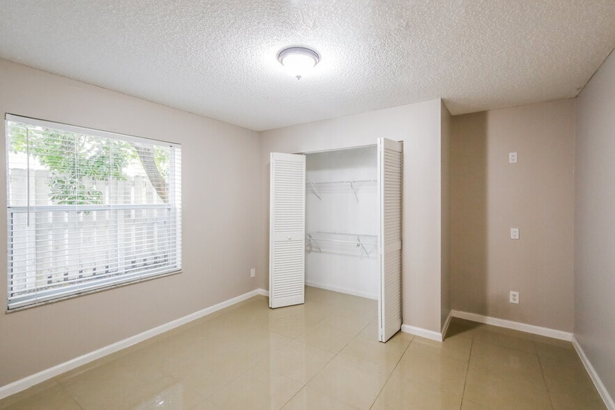 Building Photo - 5477 NW 44th Way