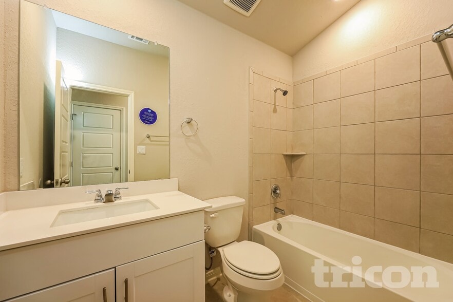 Building Photo - 5815 Nyla Wy