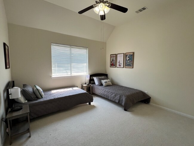 Building Photo - 1724 Turnberry Ln