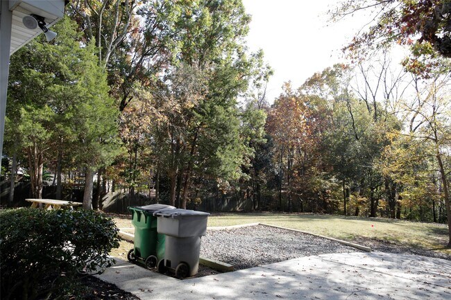 Building Photo - 7909 Carmel Rd