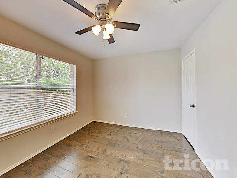 Building Photo - 4000 Sapphire Ln