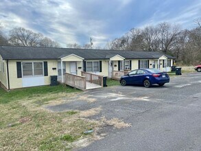 Building Photo - Adorable 1 bedroom 1 bath apartment . Loca...