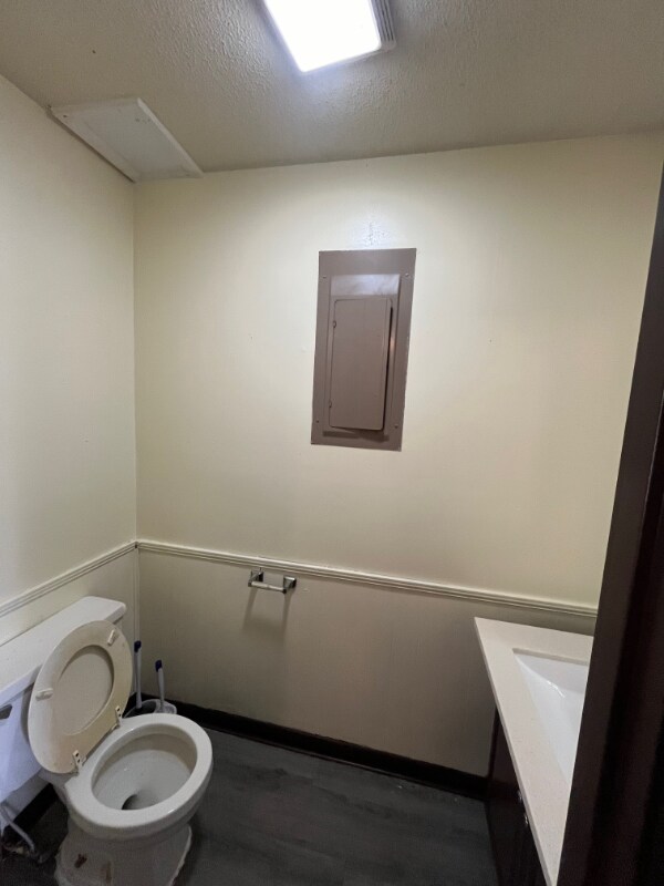 Building Photo - 147 Woodland Dr