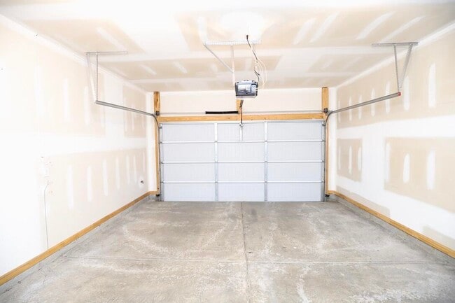 Building Photo - 2943 Old Field Rd