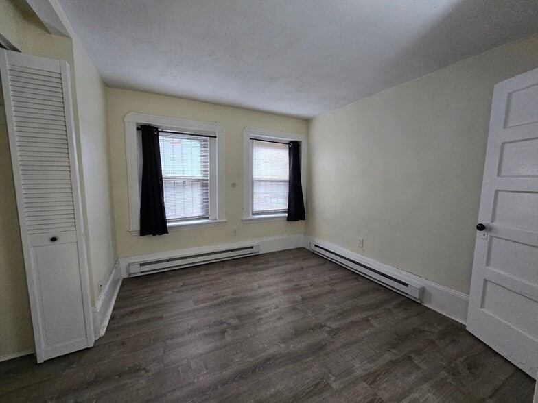 Building Photo - 33 Grove St
