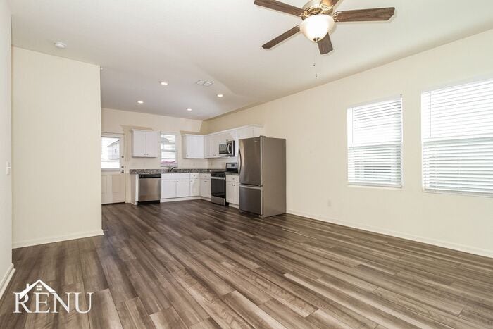 Building Photo - 13615 Summer Light