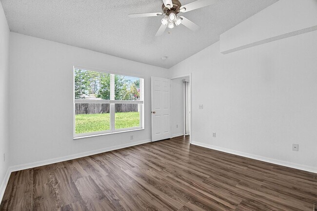 Building Photo - 15 Renmont Ct