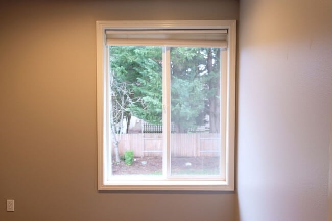 Building Photo - !!!HALF MONTH RENT FREE!!!? Beautifully Updated Home in a Peaceful, Highly Desirable Fisher’s Lan...