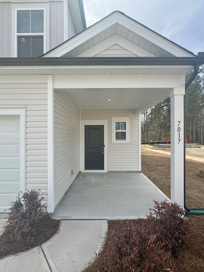 Building Photo - 4BR/2.5BA Two Car Garage in Element Park