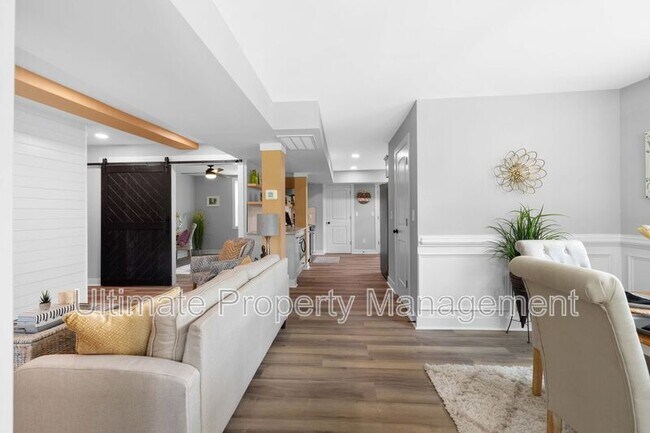 Building Photo - 610 N 10th St