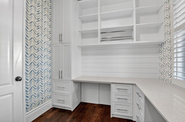 Building Photo - 200 NW 10th St