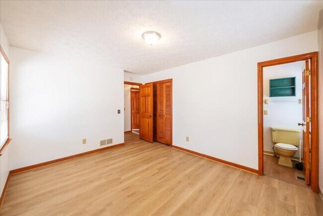 Building Photo - 4967 Macland Rd