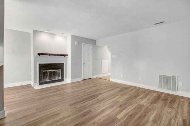 Building Photo - RENOVATED 2 BR | 2 BA Townhome in Goldsboro *less than 2 miles from SJAFB*