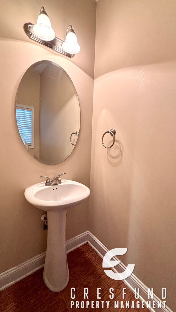 Building Photo - 2 BED, 2 BATH TOWNHOME WITH GARAGE AVAILABLE NOW!!!!!!!!!