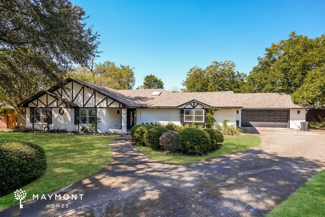 Primary Photo - 211 Martin Luther Cir
