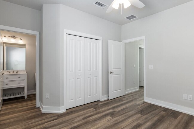 Building Photo - Stunning Brand-New 3-Bedroom, 3-Bathroom H...