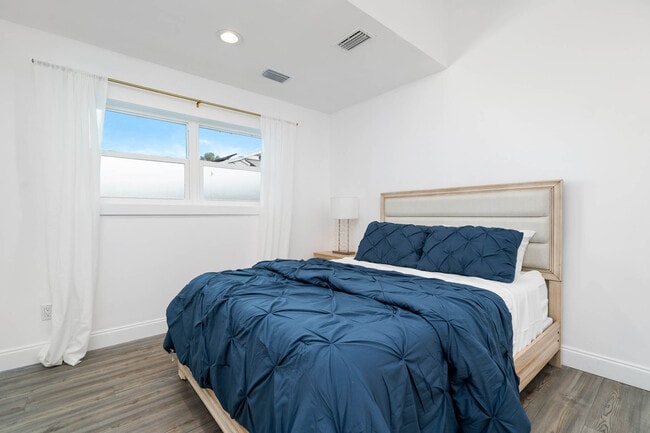 Building Photo - 113-112 12th Ave