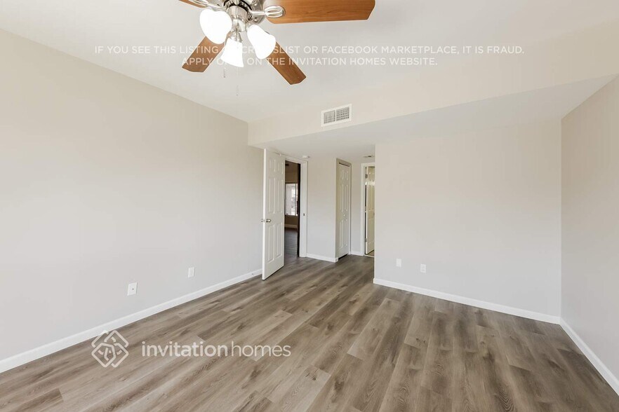 Building Photo - 4613 W Augusta Ave