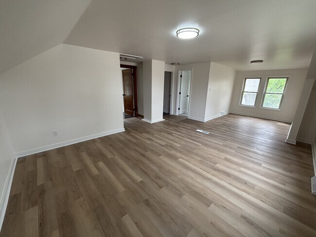 Building Photo - 621 W 44th Pl